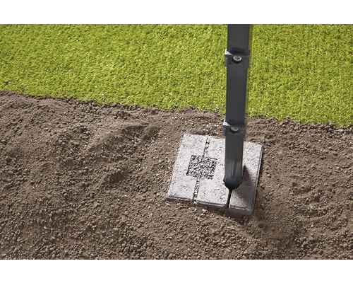 Einbetonieranker für eine sichere Befestigung im Garten.