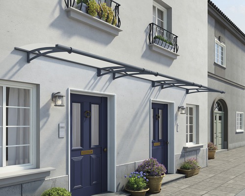 Construction d''auvent métallique au-dessus des portes d''entrée.