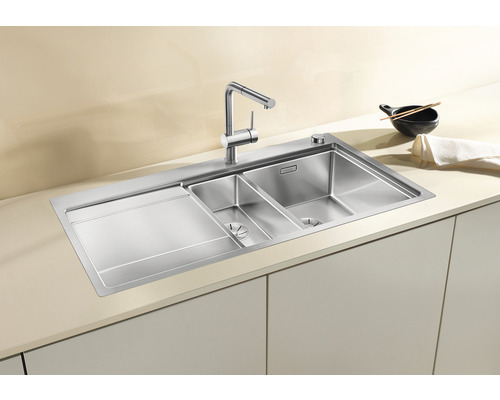 Évier en acier inoxydable avec égouttoir et robinet