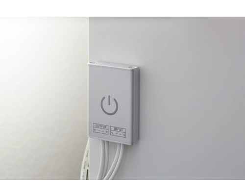 LED-Transformator mit An- und Ausschalter an einer Wand montiert