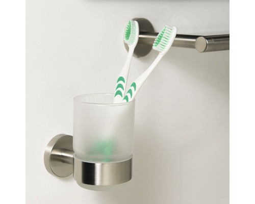 Support mural avec gobelet à brosse à dents et deux brosses à dents
