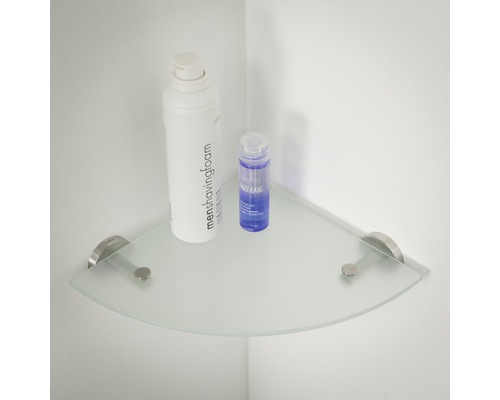 Eckregal aus Glas mit Badartikeln