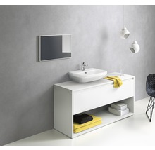 Salle de bains moderne avec meuble sous-lavabo blanc, vasque à poser et miroir rectangulaire