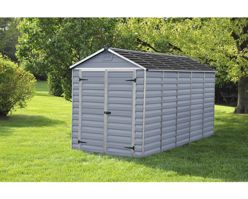 Gerätehaus Palram – Canopia Skylight 6x12 mit Fussboden 185,5 x 380 cm grau Gartenschuppen aus Kunststoff auf einer Rasenfläche