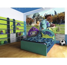 Kinderzimmer mit Monsters-Motivtapete, Bett und Regal