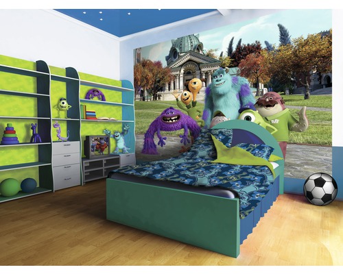 Chambre d''enfant avec papier peint, lit et étagère sur le thème de Monstres et Cie