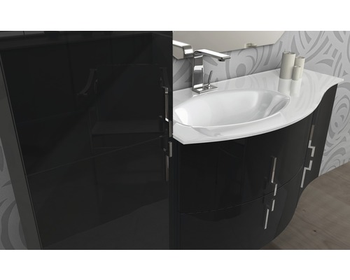 Meuble sous-lavabo avec lavabo et robinetterie dans une salle de bain