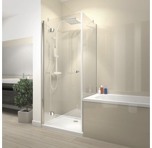 Salle de bain avec baignoire et paroi de douche en verre