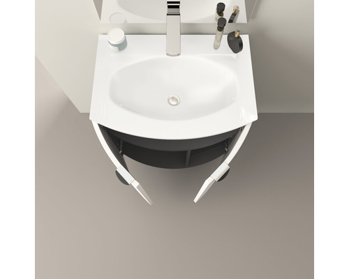 Vasque avec meuble sous-vasque ouvert dans la salle de bain