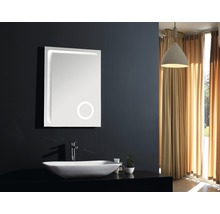 Salle de bains moderne avec miroir lumineux, vasque à poser et robinet