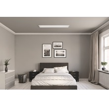 Schlafzimmer mit Deckenleuchte und modernem Design