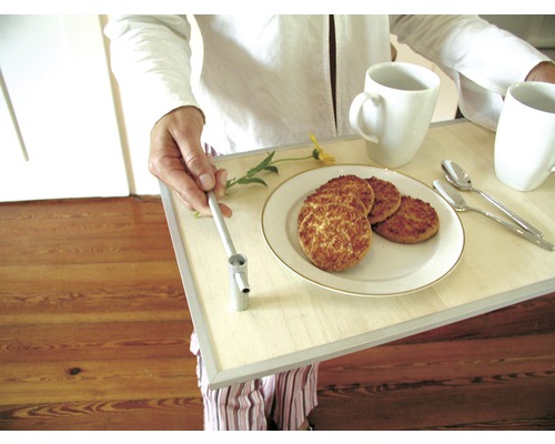 Frühstückstablett mit Speisen und Getränken