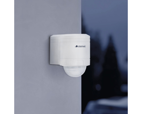 Détecteur de mouvement blanc pour montage mural avec logo Steinel.