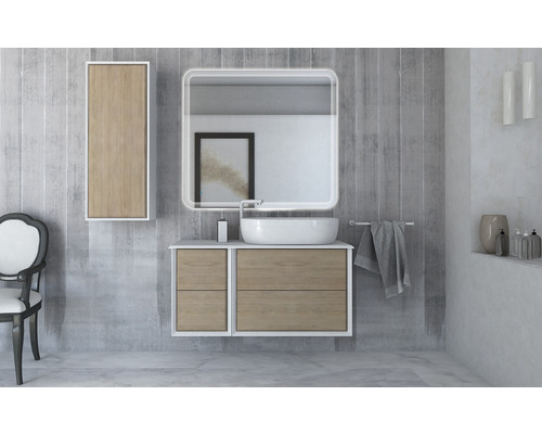 Salle de bains avec meuble-lavabo, miroir, lavabo et armoire haute en décor bois clair devant un mur gris