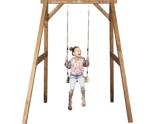 Portique de balançoire en bois avec un enfant sur la balançoire