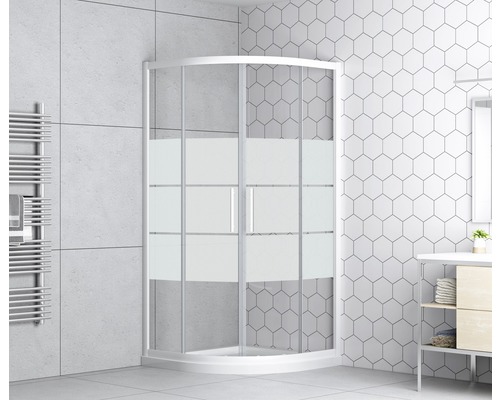 Duschkabine mit halbtransparenten Glaselementen in Badezimmer