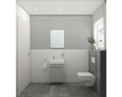 Helles Badezimmer mit Waschtisch, Spiegel, WC und strukturierten Fliesen