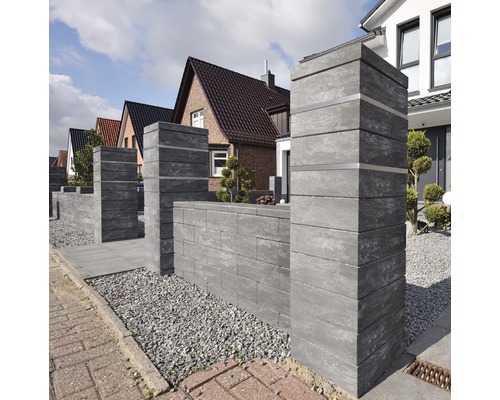 Gartenlandschaft mit Sichtschutzmauer aus Betonsteinen