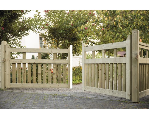 Portail de jardin en bois ouvert