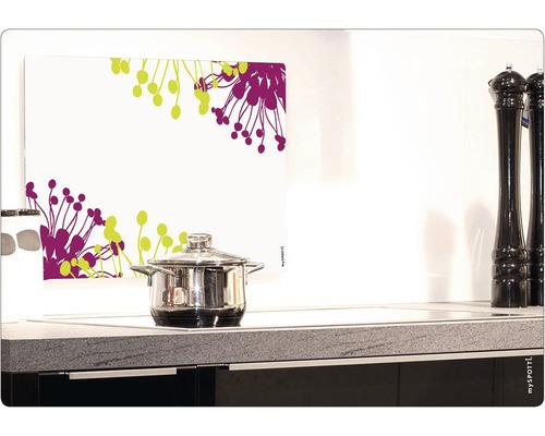 Cache-plaque de cuisson décoratif avec motif floral dans une cuisine