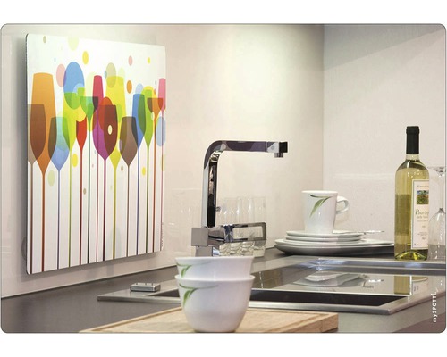 Scène d''une cuisine avec un radiateur avec un motif de verre