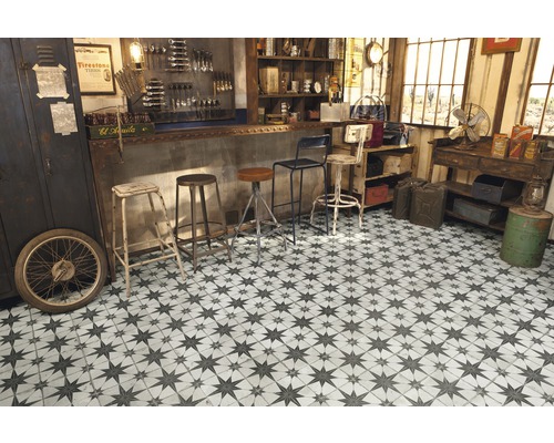 Scène avec des carreaux de sol de style vintage et un motif en étoile.