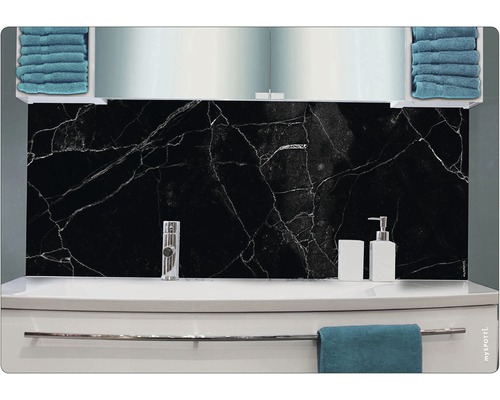 Lavabo de salle de bain avec dosseret en marbre noir, robinet et accessoires de salle de bain