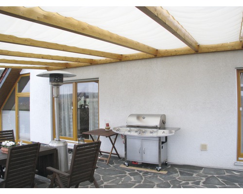 Terrasse avec toit en bois, barbecue et chauffage de terrasse