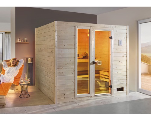 Sauna en bois massif Weka Valida GTF taille 4 avec poêle 9 kW et commande intégrée, avec fenêtre et porte entièrement vitrée en verre transparent