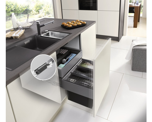 Îlot de cuisine avec évier, robinet et tiroirs coulissants pour l''organisation de la cuisine