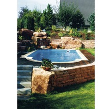 Jardin avec piscine, cascade et éléments en pierre