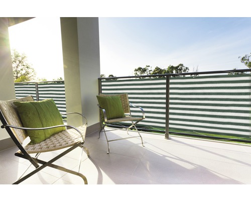 Occultation de balcon 90 x 500 cm, vert-blanc Balcon avec deux chaises, coussins et pare-vue