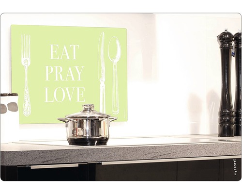 Scène de cuisine avec casserole et décoration