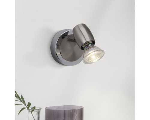 Wandleuchte mit drehbarem Spot zur gezielten Beleuchtung