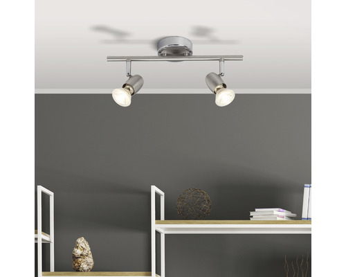 Deckenleuchte mit zwei Strahlern im Raum