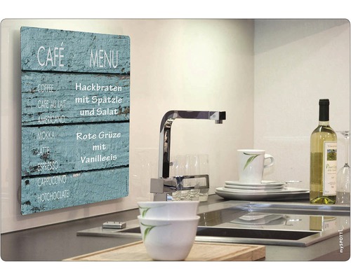 Scène de cuisine avec une peinture murale d''un tableau de menu de café de style vintage