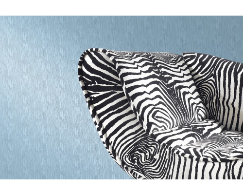 Vue détaillée d''un fauteuil avec un motif abstrait noir et blanc