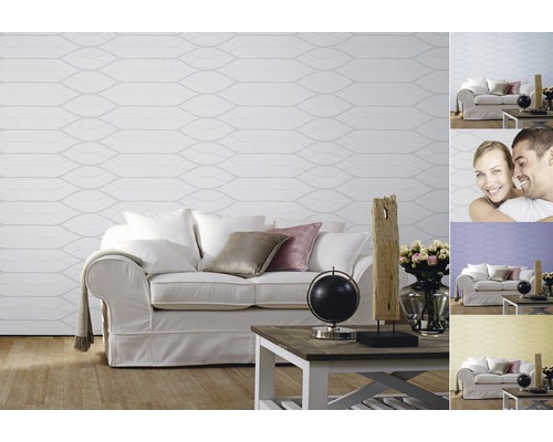 Salon avec papier peint blanc et motif incurvé derrière un canapé