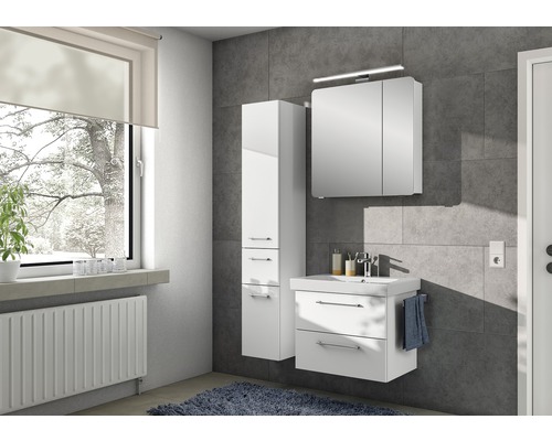 Salle de bains avec meuble-lavabo, armoire de toilette et armoire haute dans un design moderne