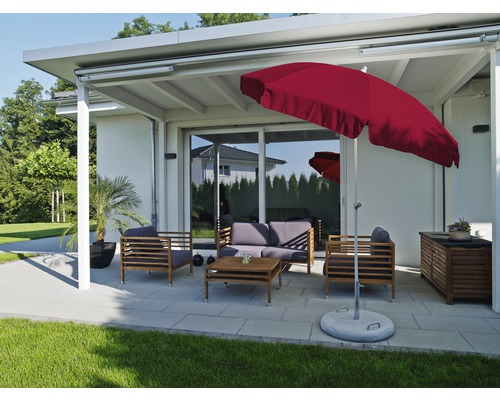 Terrasse avec parasol, salon de jardin et toit de terrasse