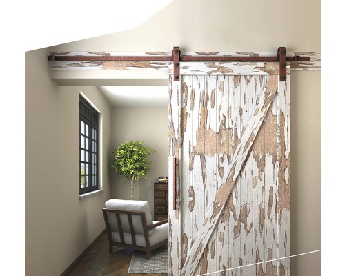 Intérieur avec porte coulissante de style grange et coin salon