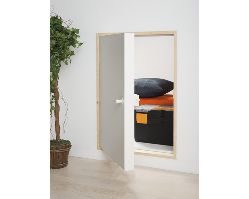 Portillon de comble/Trappe de comble Dolle 680 x 980 x 115 mm épicéa CPL blanc Porte de maintenance ouverte avec boîte à outils et coussins derrière