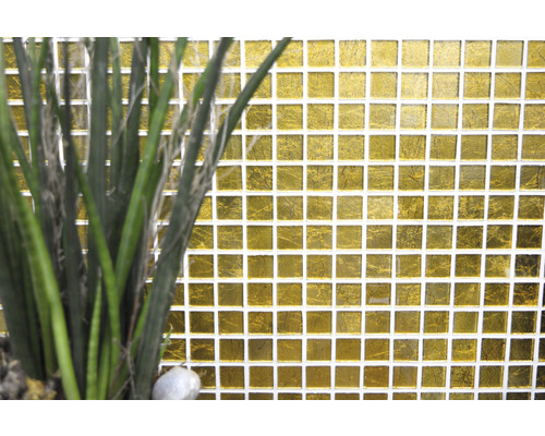 Carreaux de mosaïque dorés avec plantes