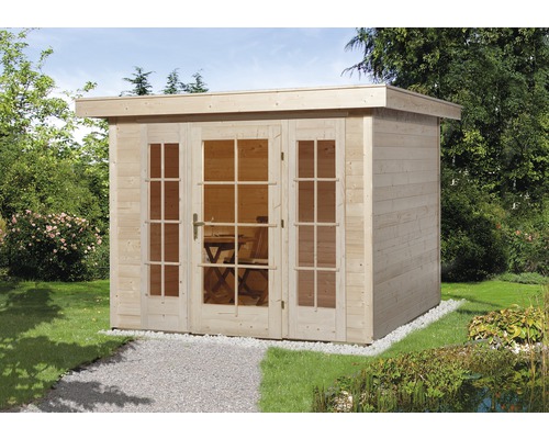 Abri de jardin weka Panorama 172 Taille 1 avec plancher 289 x 286 cm naturel Abri de jardin en bois avec portes vitrées dans un jardin.