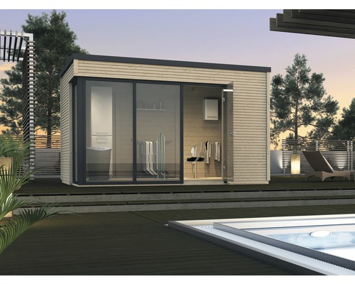 Sauna en bois à côté de la piscine avec chaise longue et jardin