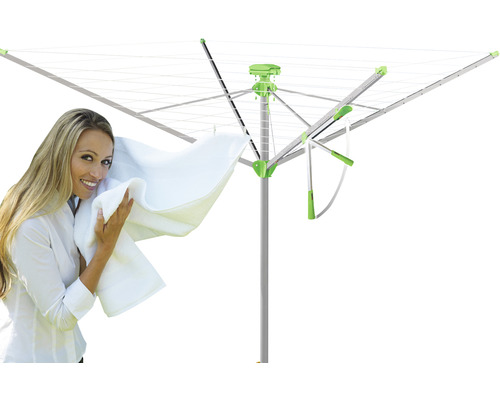 Séchoir parapluie avec femme et linge