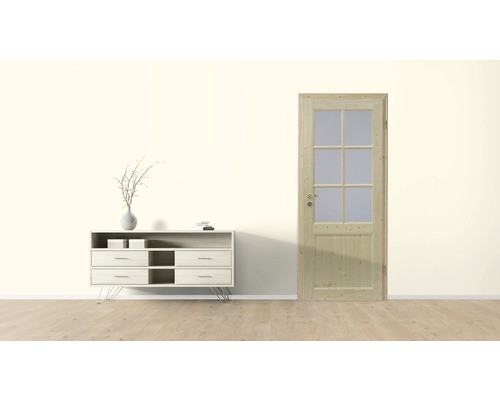 Porte intérieure en bois avec insert en verre à côté d''un buffet