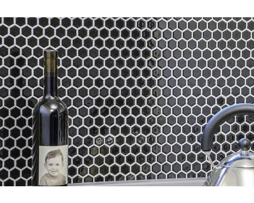 Décoration murale avec des carreaux de mosaïque en forme d''hexagone comme crédence de cuisine