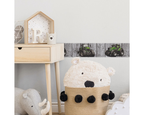 Kinderzimmerdekoration mit Bordüre mit Traktormotiv