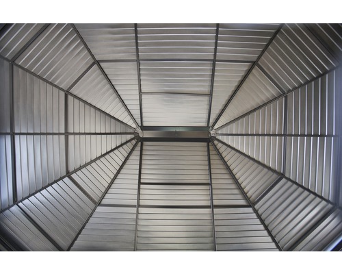 Vue intérieure du toit métallique d''un pavillon